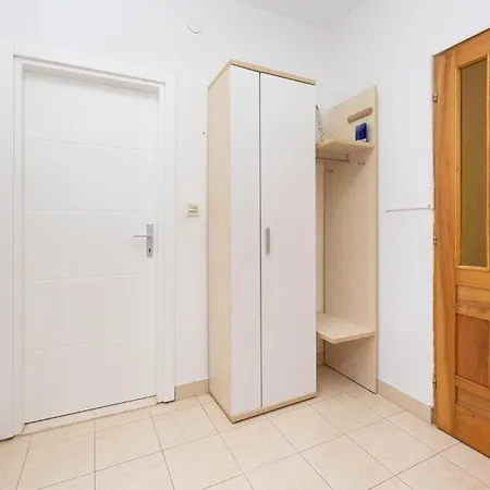 Jana Apartment *