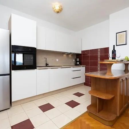 Jana Apartment